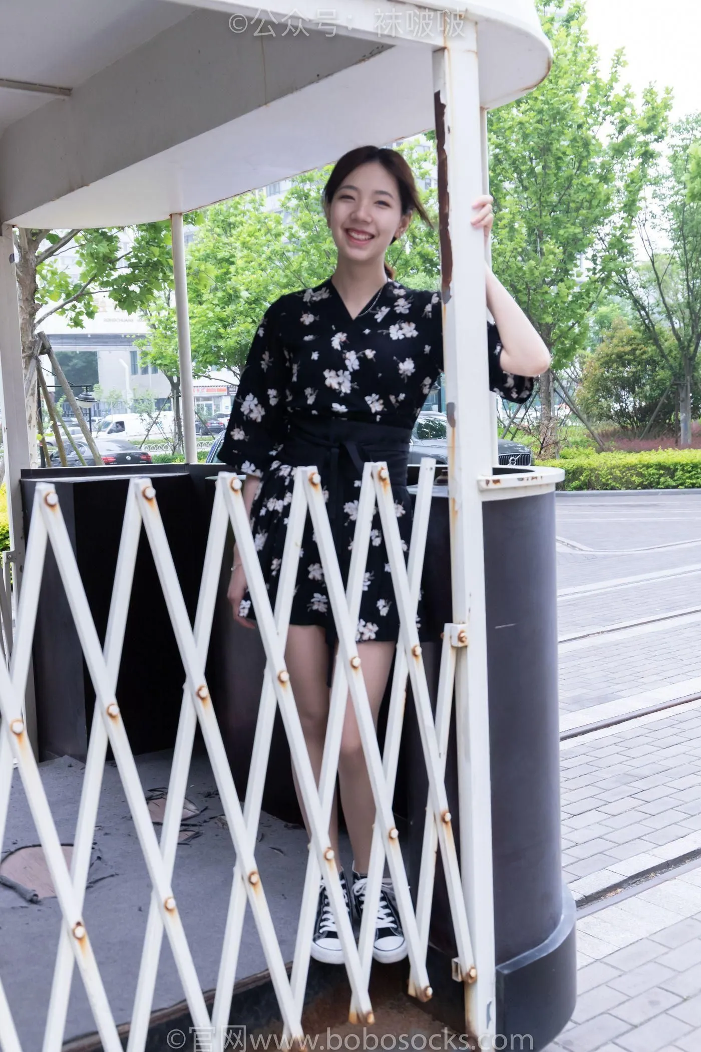 [BoBoSocks袜啵啵]NO.013 小甜豆-匡威帆布鞋、浅灰色短棉袜、肉丝 [132P]插图1